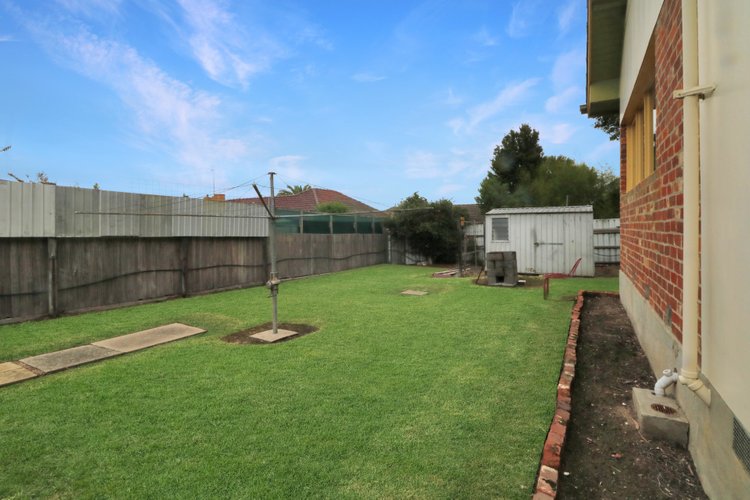 16 Sylvia Street, Orbost