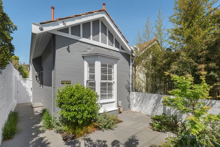 16 Tashinny Road Toorak 3142