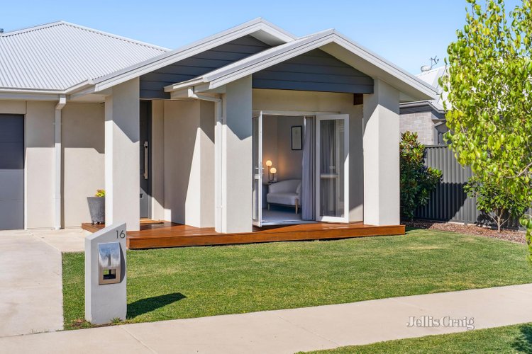 16 Topaz Street Alfredton 3350