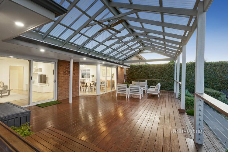 16 Vanessa Court St Helena 3088
