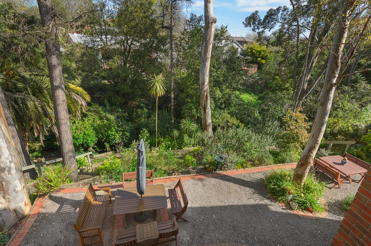 16 Varzin Avenue Surrey Hills 3127