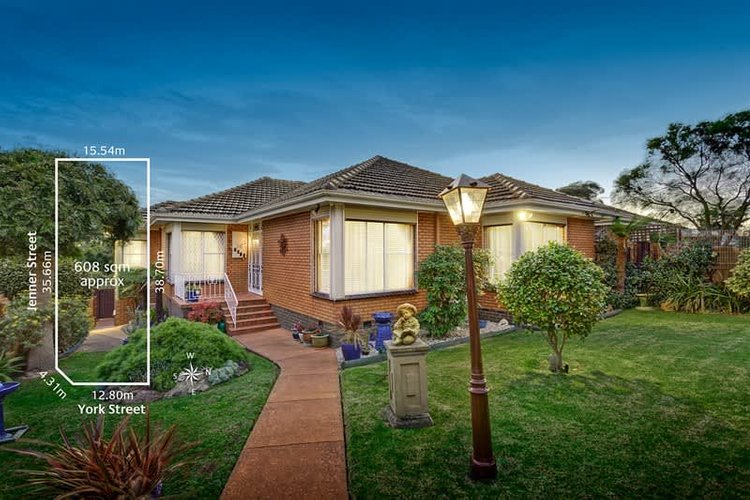 16 York Street Blackburn South 3130