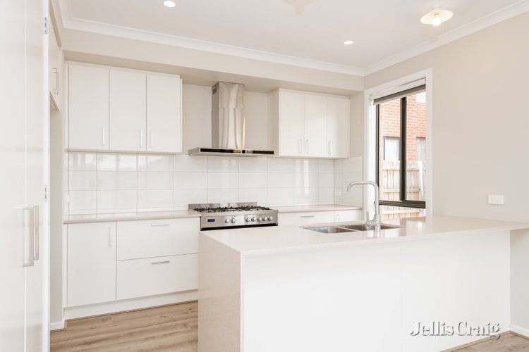 1/61 Woonah Street Chadstone 3148