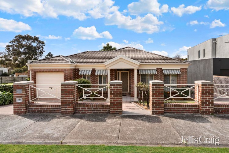 1 64 Carnarvon Road Strathmore 3041