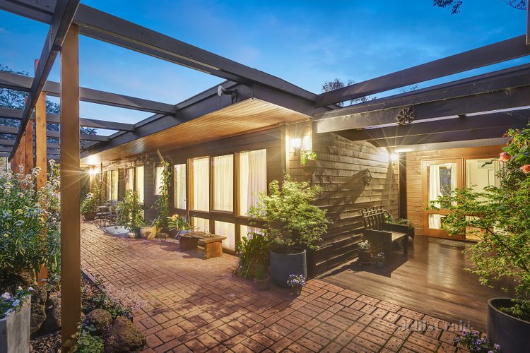 166 Scenic Crescent Eltham North 3095