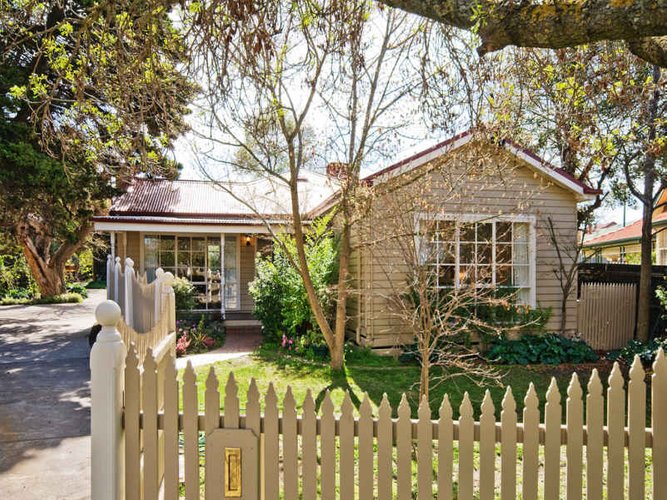1 68 KERNAN Street Strathmore 3041