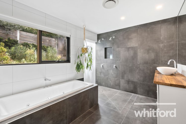16b Watersedge Terrace, Highton