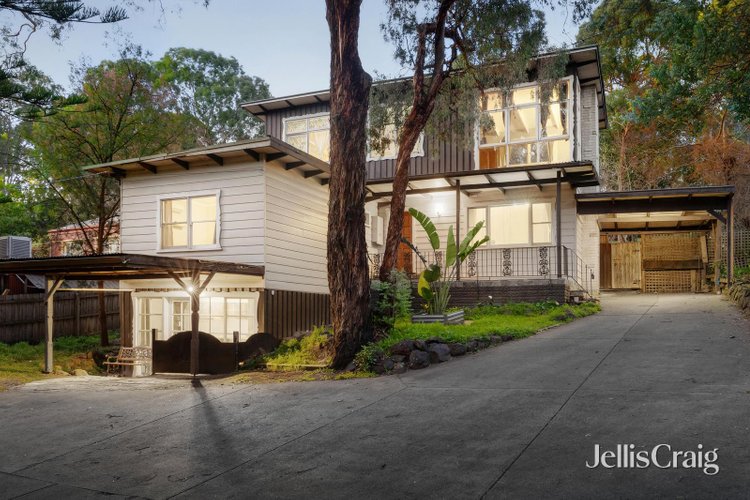 17 Albion Crescent Greensborough 3088