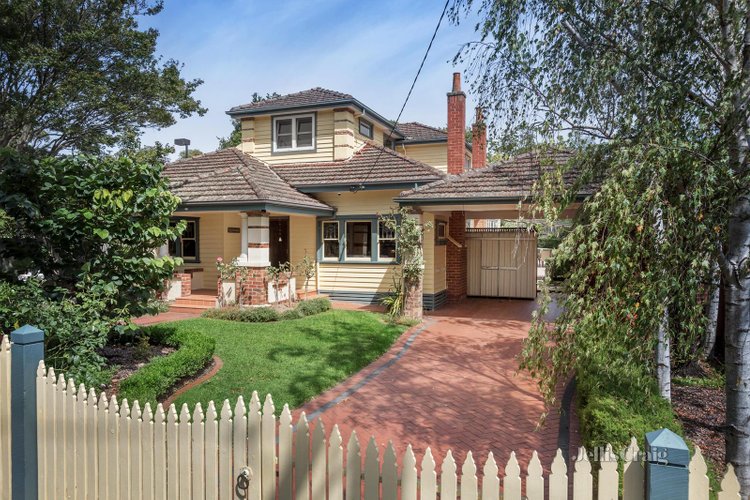 17 Barloa Road Mont Albert 3127