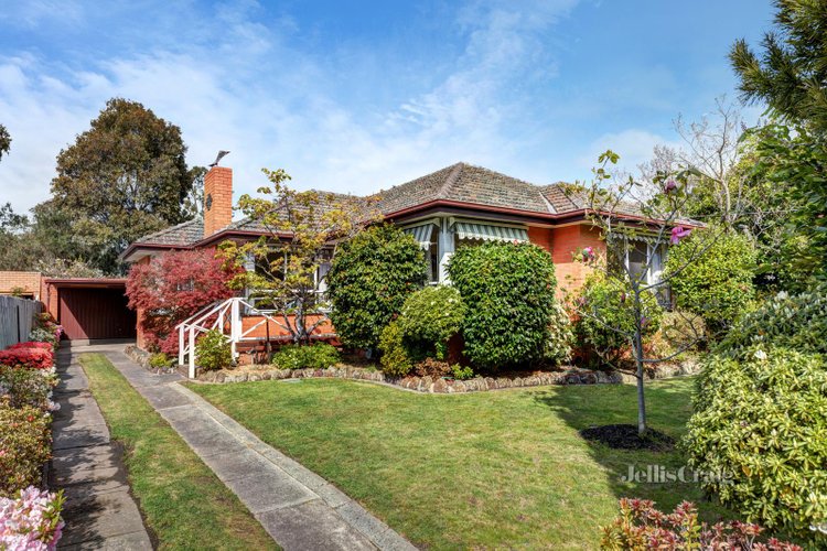 17 Barter Crescent Forest Hill 3131