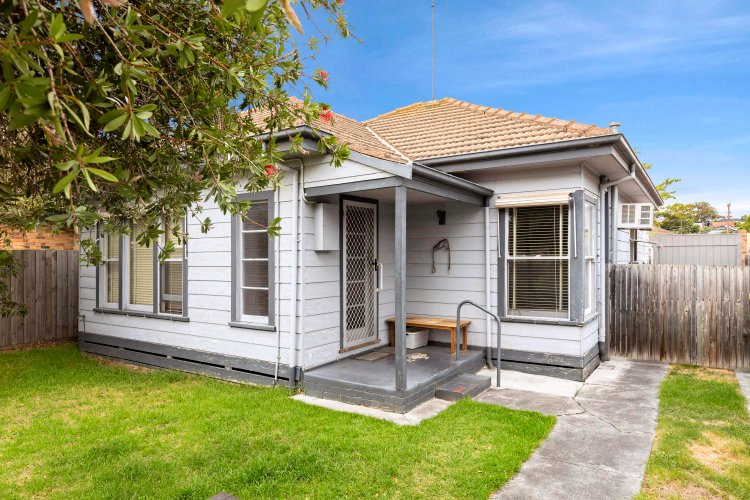 17 Calder Street Manifold Heights 3218