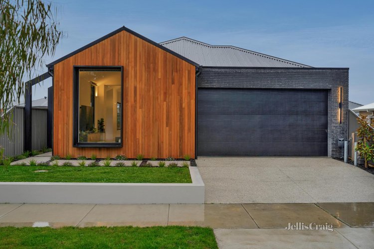17 Carbery Way Lucas 3350