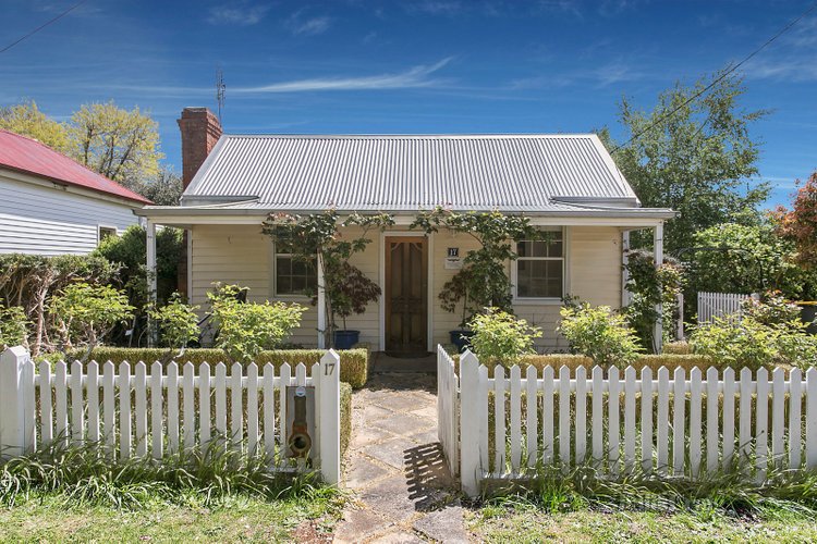 17 Cosmo Road Trentham 3458