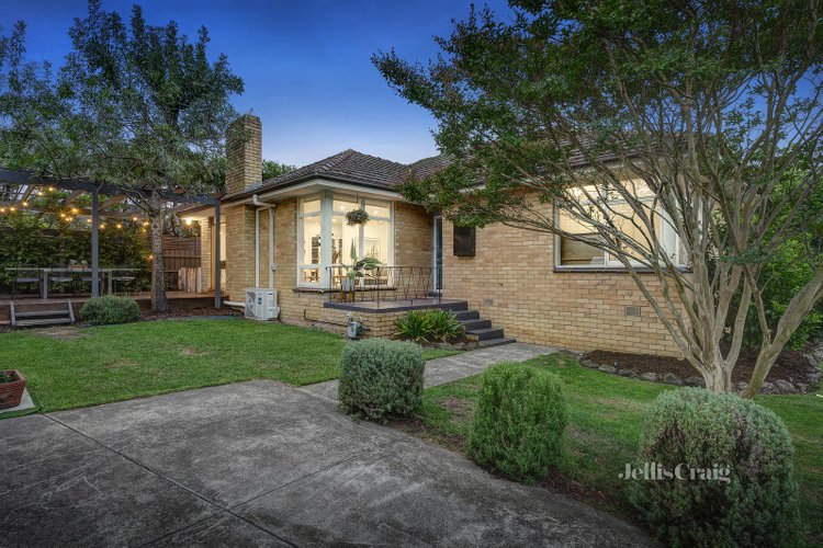 17 Dickson Crescent Ringwood North 3134