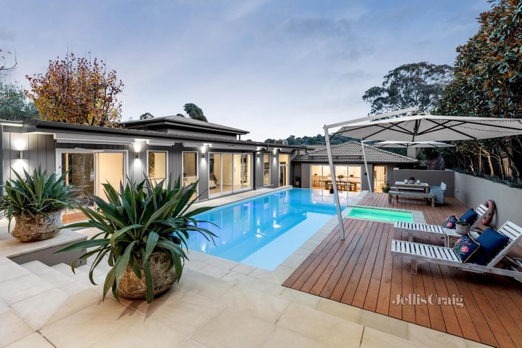 17 Elmwood Rise Eltham North 3095