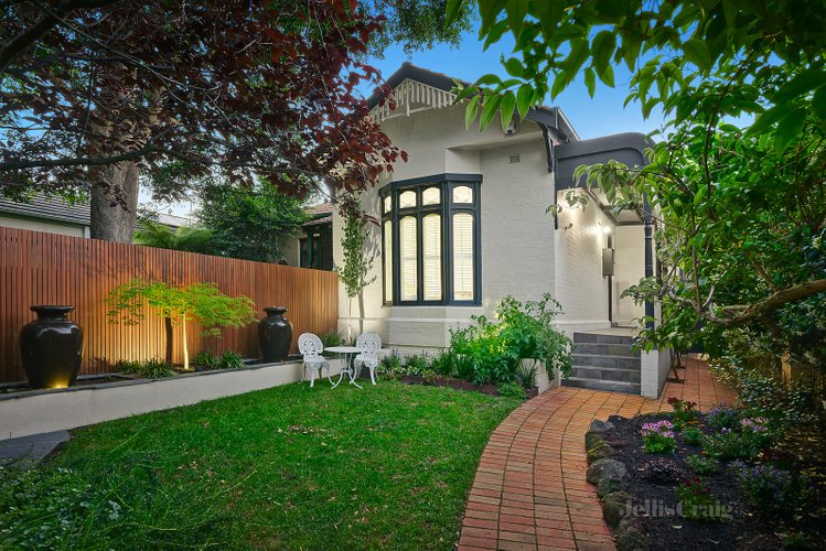 17 Erica Avenue Glen Iris 3146