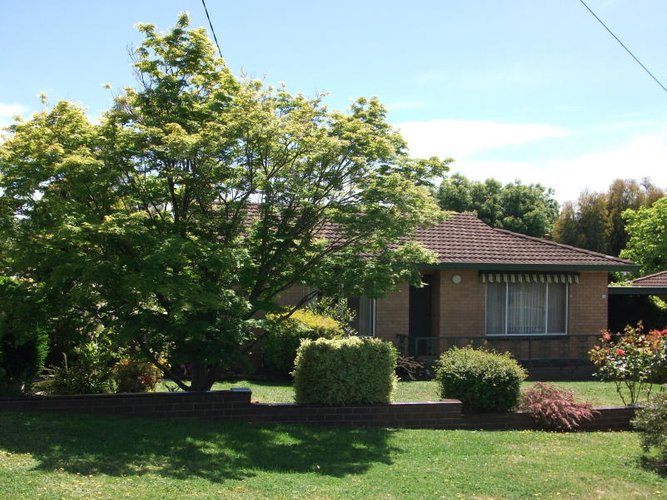 17 Gainsborough Street Castlemaine 3450