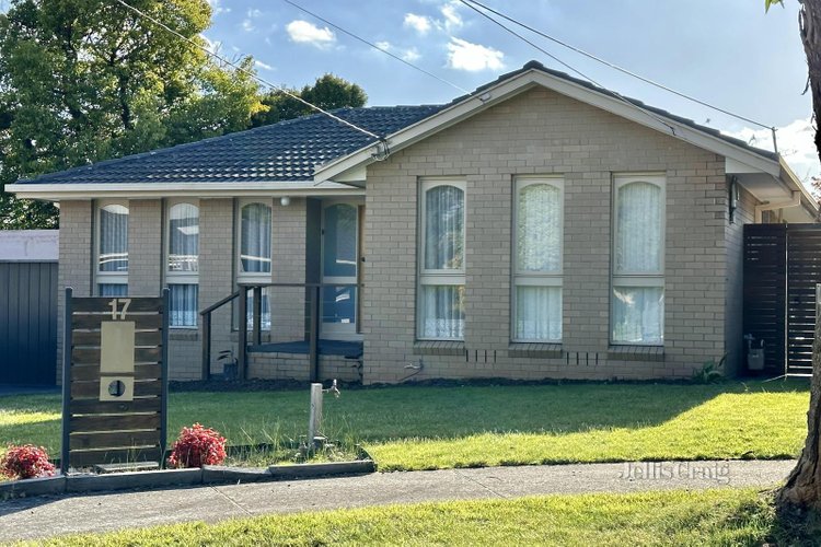 17 Galahad Crescent Glen Waverley 3150
