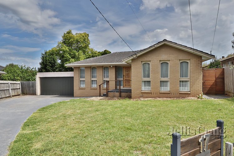 17 Galahad Crescent Glen Waverley 3150