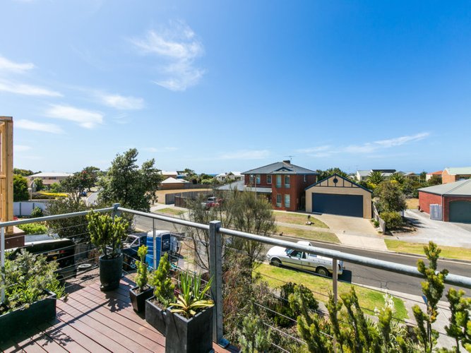 17 Golden Beach Way, Torquay