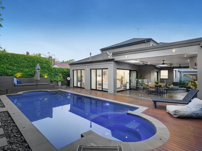 17 Grovedale Road Surrey Hills 3127
