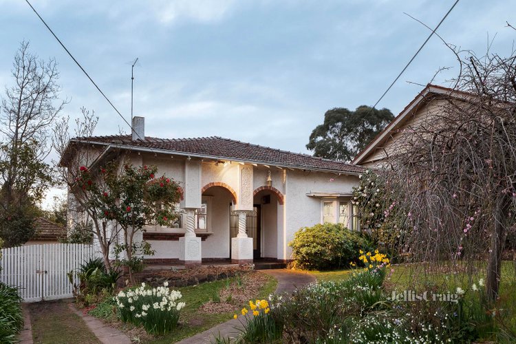 17 Hopetoun Grove Eaglemont 3084