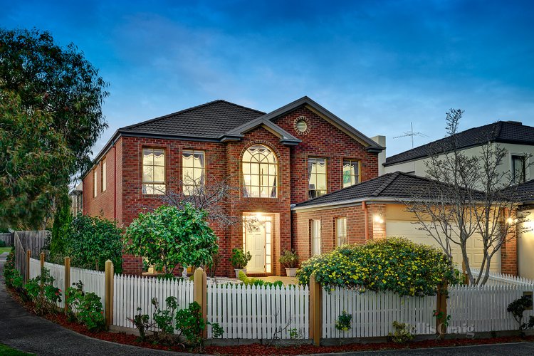 17 Huntingtower Crescent Mount Waverley 3149