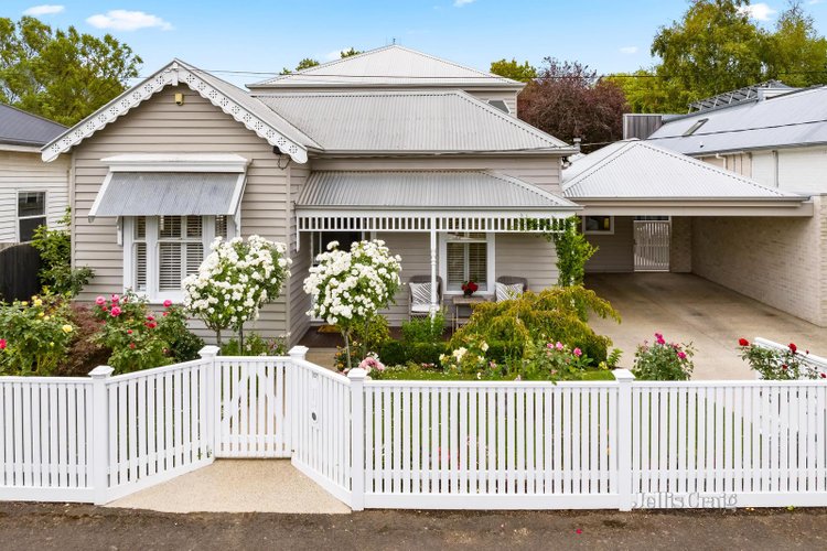 17 Loch Avenue Ballarat Central 3350