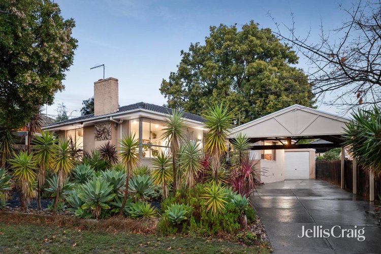 17 Lockhart Road Ringwood North 3134