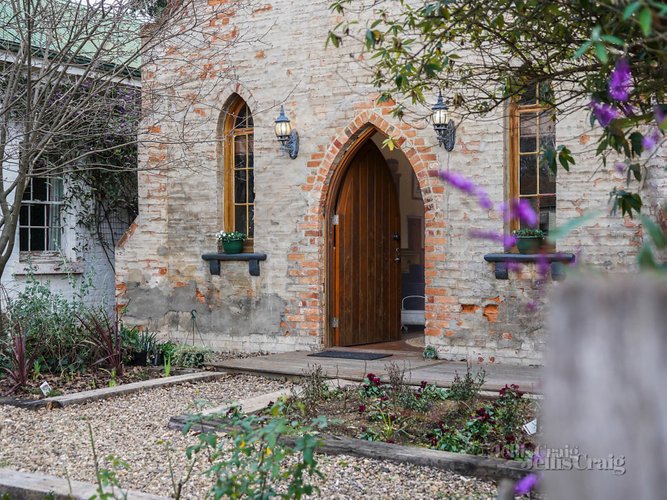 17 Lyons Street Newstead 3462