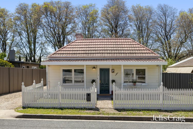 17 Mair Street Kyneton 3444