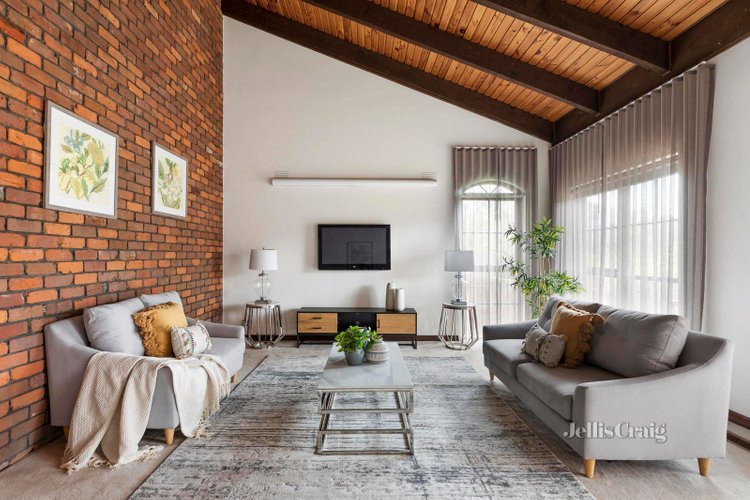 17 Manatunga Circuit Greensborough 3088