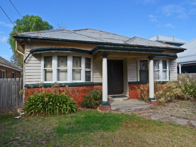 17 Meakin Street East Geelong 3219