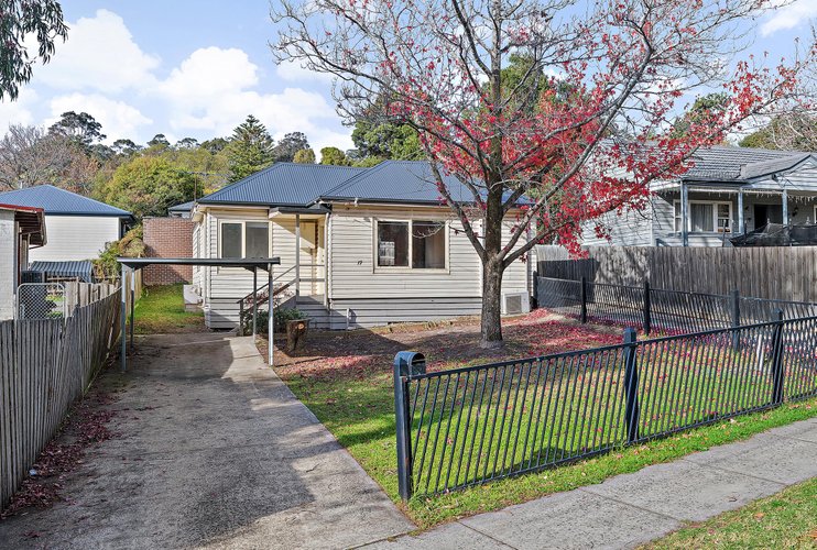 17 Queen Road  Lilydale 3140