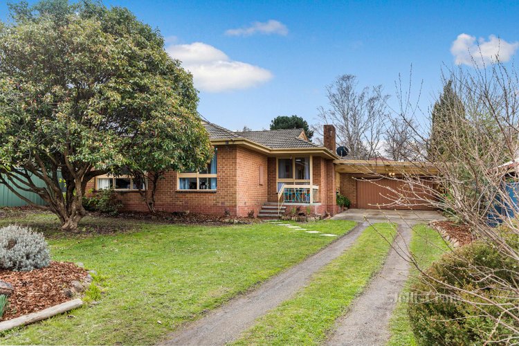 17 Rodney Drive Woodend 3442