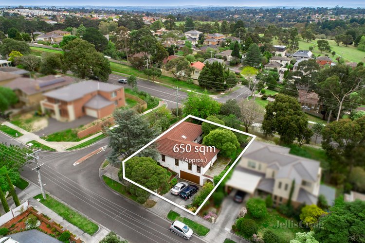 17 Roseland Grove Doncaster 3108