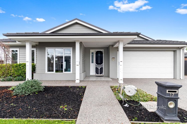 17 Selma Close Lynbrook 3975