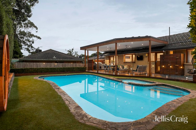 17 Sherlowe Crescent Viewbank 3084