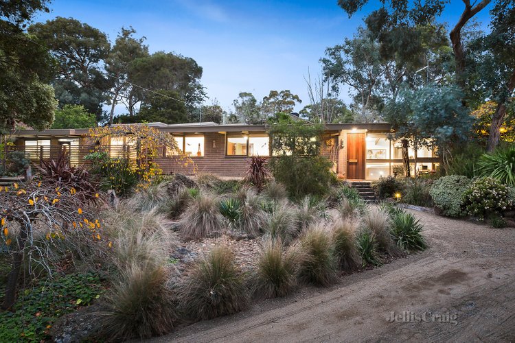17 Suzanne Court Briar Hill 3088