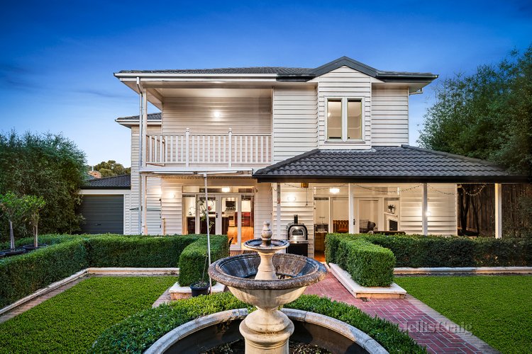 17 Thoona Grove Greensborough 3088