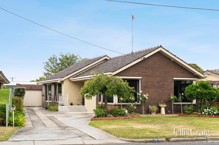 17 Towong Street  Alfredton 3350