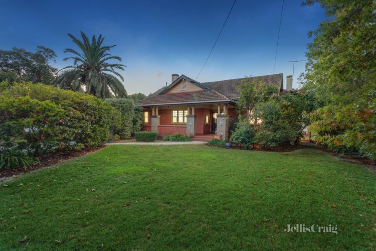 17 Trafalgar Street Mont Albert 3127