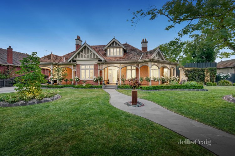 17 Uvadale Grove Kew 3101