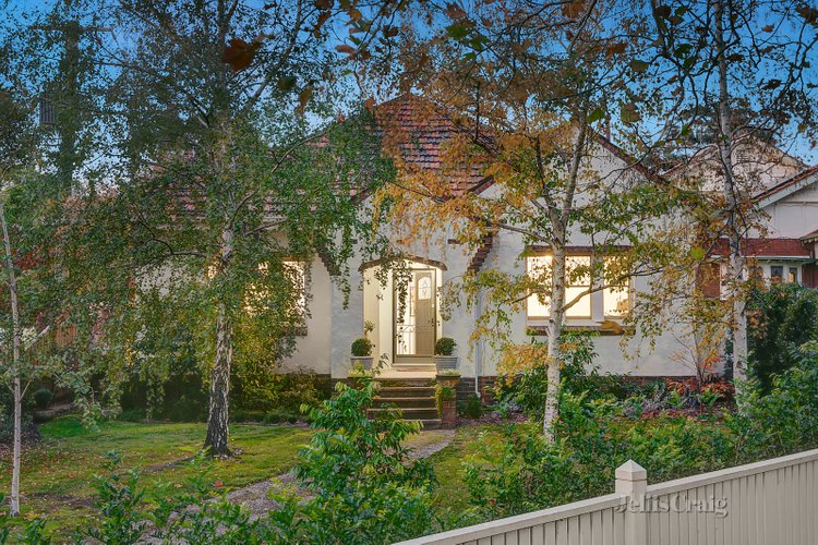 17 Valley Parade Glen Iris 3146