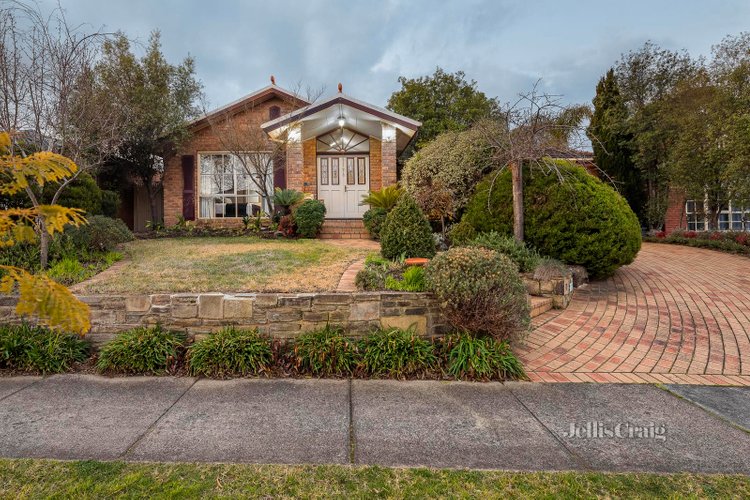 17 Vanessa Court St Helena 3088