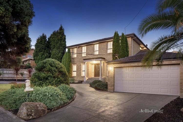 18 Bareena Grove Doncaster East 3109
