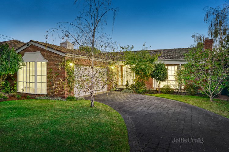18 Bizley Street Mount Waverley 3149