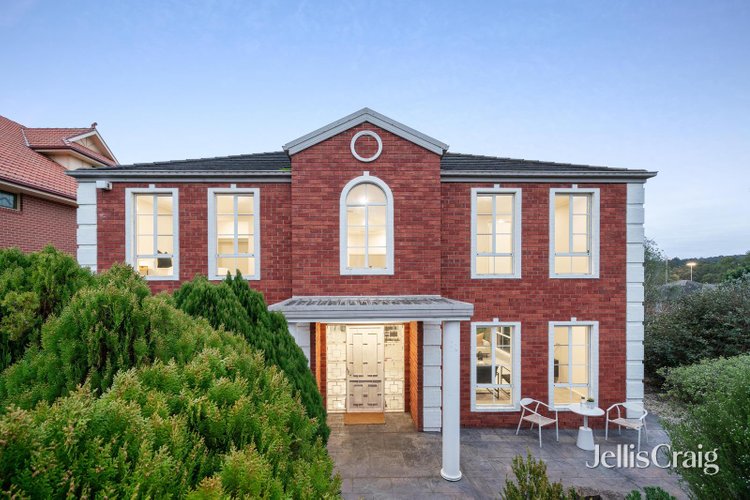 18 Brentwood Rise Eltham 3095