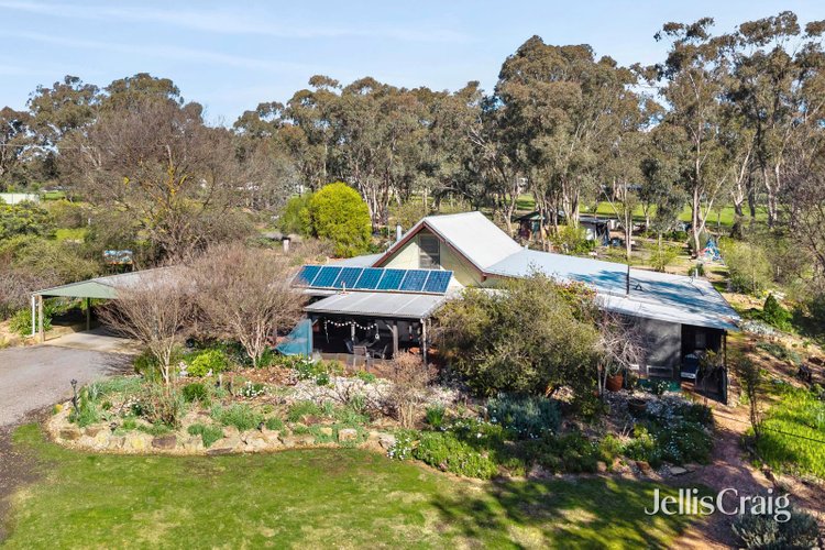 18 Canrobert Street Newstead 3462