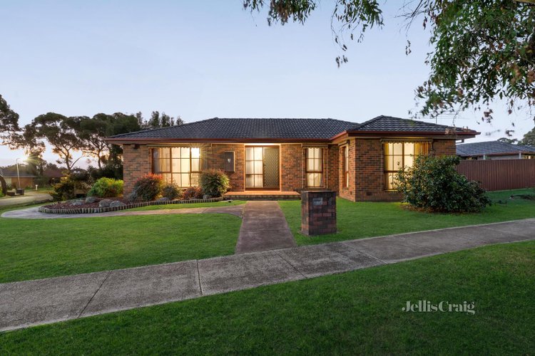 18 Carbine Court Mill Park 3082